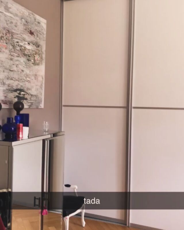 Die Schiebetüren können sich aber mal sehen lassen🧐👌 460x350cm!
Eine 360cm Nischenhöhe galt es mit Schiebetüren zu schließen - Das sind mal große Türen sag ich euch☺️✌️

#schiebetür #raumtrenner #begehbarerkleiderschrank #kleiderschrank #schlafzimmer #deckenhohetüren #tischler #tischlerhamburg #hamburg #badoldesloe